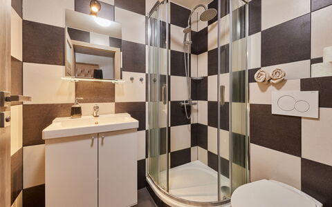 Cerny Dul 101: Property, Mirror, Plumbing Fixture, Tap, Sink, Interior Design, Architecture, Flooring, Floor, Wood