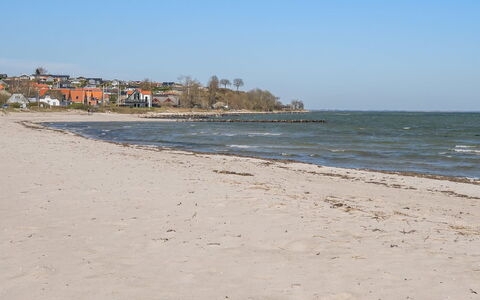Thorlaf - 200M from the Sea: Apartment, Shade, Balcony, Chair, Fence, Outdoor Furniture, Aluminium, Artificial Turf
