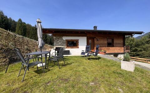 Hettegg Lehen: Plant, Sky, Property, Building, Window, Tree, House, Land Lot, Table, Cottage