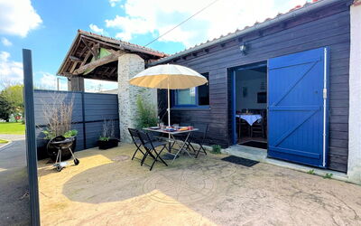 La Marette 125.1: Property, Plant, Building, Sky, Blue, Shade, Wood, Architecture, Interior Design, Chair