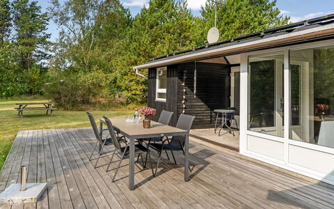 Orvokki - 125M from the Sea: Shrub, Home, Cottage, Groundcover, Garden, Garden Buildings, Siding, Estate, Lawn, Yard