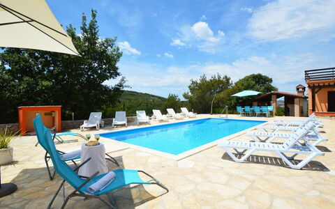 Bilice: Sky, Building, Property, Water, Plant, Azure, Swimming Pool, Architecture, Tree, Condominium