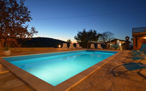 Bilice: Sky, Building, Property, Water, Plant, Azure, Swimming Pool, Architecture, Tree, Condominium