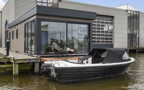 Harboursuite 2 Incl. Motorboot: Water, Sky, Boat, Cloud, Daytime, Property, Building, Vehicle, Architecture, Body Of Water