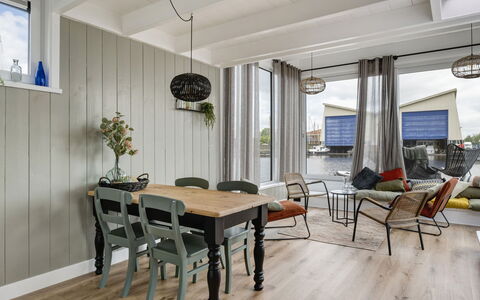 Harboursuite 2 Incl. Motorboot: Table, Furniture, Property, Chair, Wood, Couch, Interior Design, Houseplant, Floor, Flooring