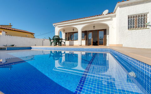Cala: Swimming Pool, Leisure, Resort, Estate, Villa, Hotel, Leisure Centre, Vacation, Hacienda, Balcony