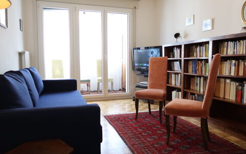 Pérolles: Property, Bookcase, Shelf, Furniture, Couch, Lighting, Comfort, Wood, Interior Design, Architecture