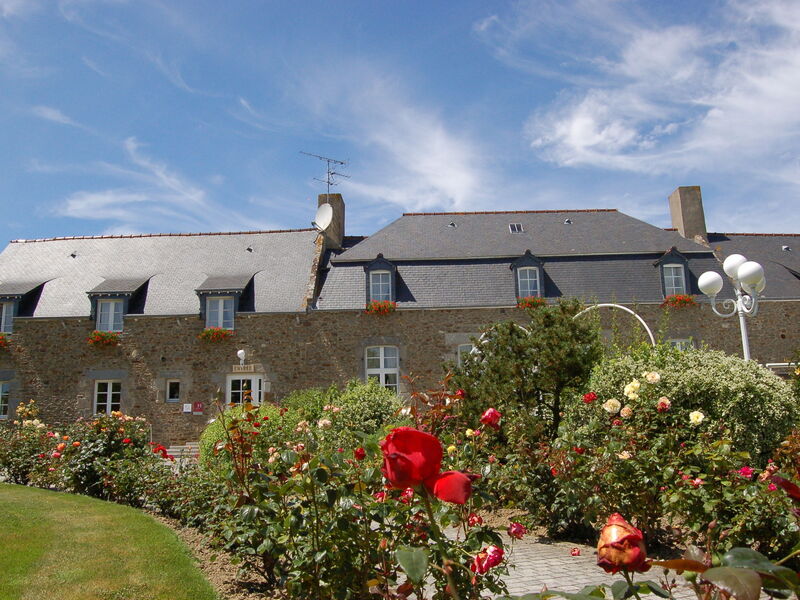 Accommodation:&nbsp;L' Hermine 100.3