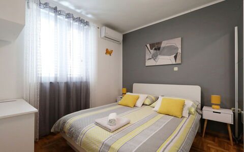 Karlo: Bed, Furniture, Interior Design, Bedroom, Bedding, Bed Sheet, Floor, Flooring, Room, Linens