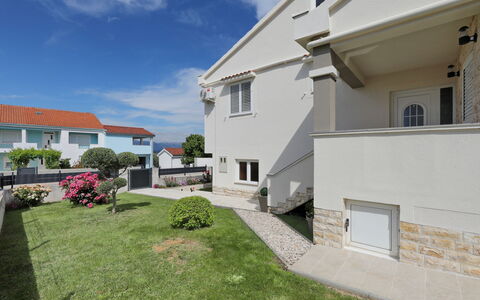 Karlo: Residential Area, Home, House, Roof, Estate, Suburb, Balcony, Landscaping, Villa