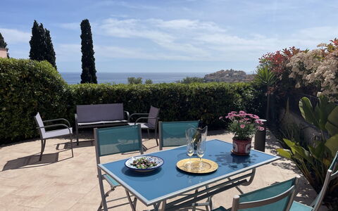 Casa Damiano: Plant, Property, Building, Natural Landscape, Tree, Land Lot, House, Cottage, Landscape, Residential Area