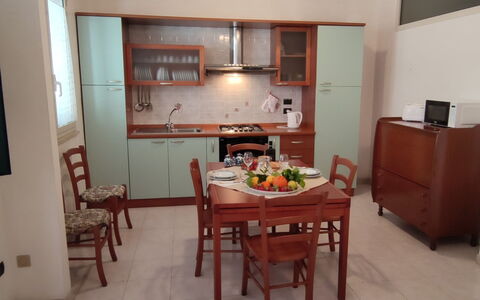 Maremi Portopalo: Plant, Property, Building, Natural Landscape, Tree, Land Lot, House, Cottage, Landscape, Residential Area