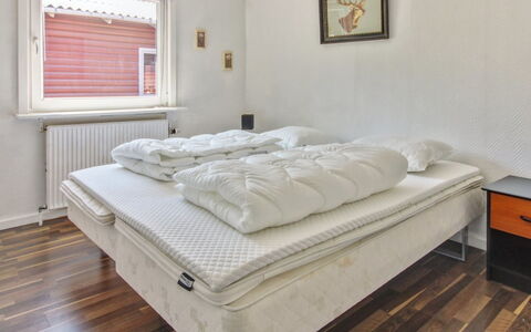 Aku - 24Km from the Sea: Bed, Furniture, Bedroom, Floor, Wood, Bed Sheet, Flooring, Bedding, Interior Design, Linens