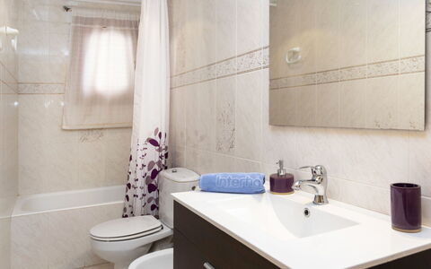 Castell: Mirror, Plumbing Fixture, Tap, Property, Sink, Bathroom Cabinet, Bathroom Sink, Purple, Bathroom, Interior Design
