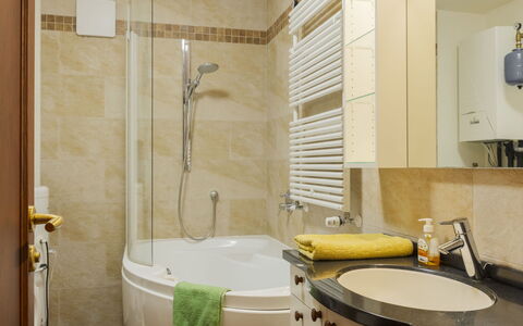Toscana: Bathroom, Plumbing Fixture, Interior Design, Sink, Flooring, Bathtub, Tap, Bathroom Sink, Floor, Plumbing