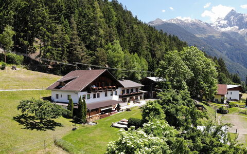 Ferienwohnung Plattner: Plant, Sky, Mountain, Building, Property, Cloud, Nature, Tree, House, Natural Landscape