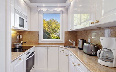 Accommodation:&nbsp;Marigny Dent-Blanche 9-8 602.1