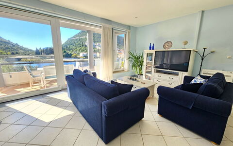 Accommodation:&nbsp;Waterfront Oasis 400.3