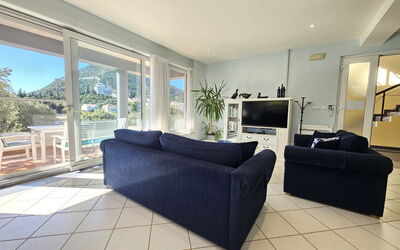 Waterfront Oasis 400.1: Furniture, Couch, Flooring, Floor, Interior Design, Room, Ceiling, Living Room, Apartment