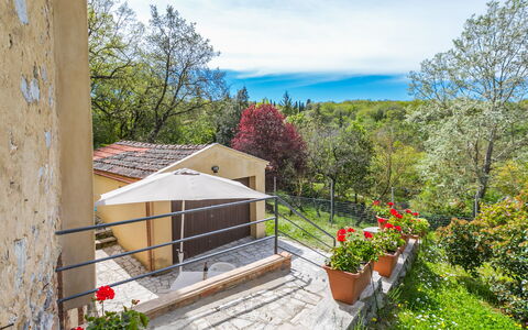 A Casa di Gabri: Water, Plant, Sky, Property, Cloud, Swimming Pool, Azure, Tree, Outdoor Furniture, Shade