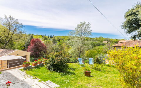 A Casa di Gabri: Water, Plant, Sky, Property, Cloud, Swimming Pool, Azure, Tree, Outdoor Furniture, Shade