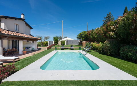 Villa Di Pillo: Plant, Sky, Water, Property, Tree, Leisure, Cloud, Swimming Pool, Grass, Residential Area