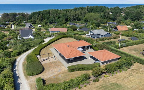 Garbine - 400M from the Sea: Blue, Shrub, Cottage, Groundcover, Garden, Estate, Shade, Landscaping, Farmhouse, Eco Hotel