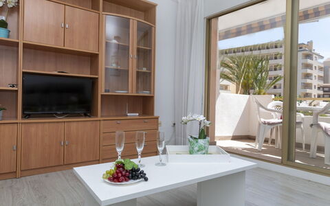 Peñismar i: Furniture, Cabinetry, Property, Countertop, Food, Plant, Tableware, Interior Design, Wood, Lighting