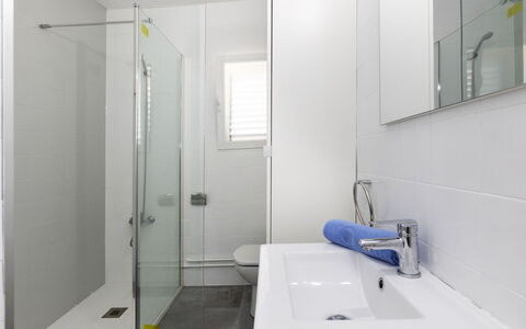 Las Terrazas de Atalayas: Sink, Tap, Mirror, Plumbing Fixture, Bathroom, Bathroom Sink, Door, Lighting, Interior Design