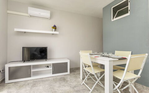 Abanicos: Flooring, Interior Design, Furniture, Floor, Ceiling, Room, Lighting, Apartment, Television