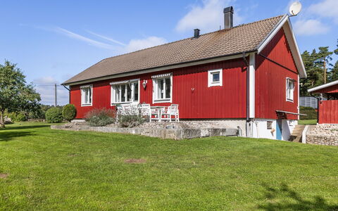 Ryedal: Sky, Building, Cloud, Window, Plant, Tree, House, Natural Landscape, Land Lot, Grass