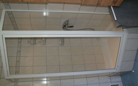 Reiter: Building, Wood, Interior Design, Flooring, Floor, Composite Material, Bathroom, Rectangle