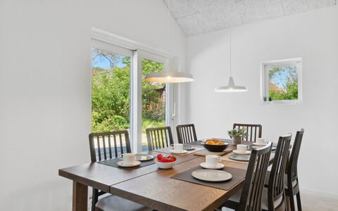 Hidde - 200M from the Sea: Ceiling, Flooring, Interior Design, Floor, Composite Material, Furniture, Resort, Hotel, Design, Daylighting