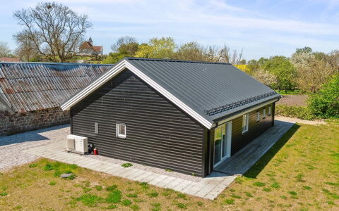Hidde - 200M from the Sea: Ceiling, Flooring, Interior Design, Floor, Composite Material, Furniture, Resort, Hotel, Design, Daylighting