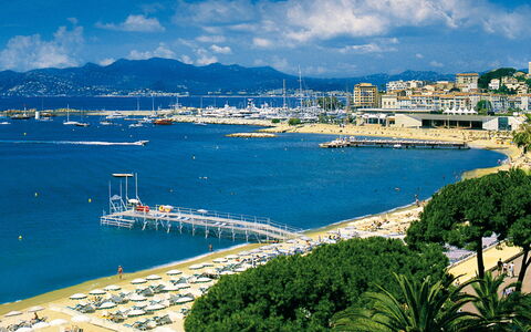 Cannes 535: Water, Body Of Water, Coast, Coastal And Oceanic Landforms, Sea, Waterway, Beach, Ocean, Shore, Bay
