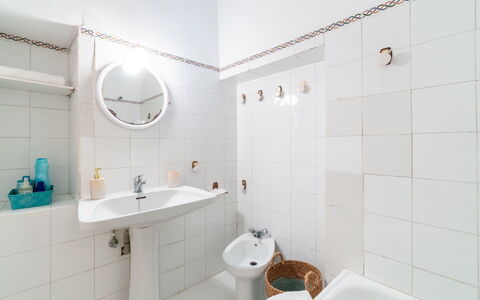 Virgen de Las Angustias: Mirror, Plumbing Fixture, Building, Tap, Property, Sink, Bathroom Sink, Bathroom, Purple