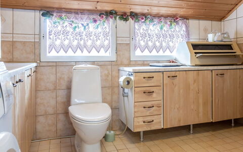 Jokiniitty 2: Plumbing Fixture, Wood, Sink, Flooring, Interior Design, Floor, Plumbing, Tap, Room, Bathroom