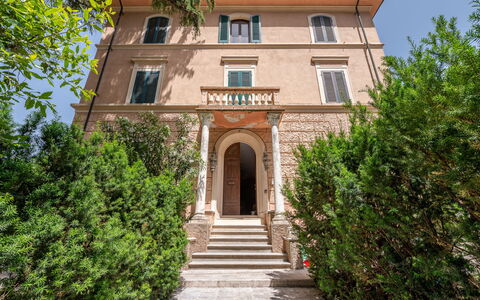 Sanda: Building, Window, Sky, Plant, Architecture, Vegetation, Tree, Door, Neighbourhood