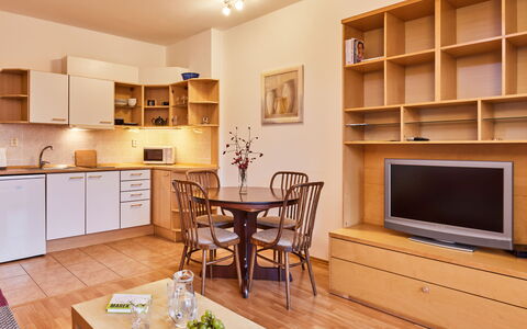 Accommodation:&nbsp;Sunlight 100.4