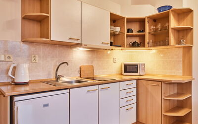 Accommodation:&nbsp;Sunlight 100.4