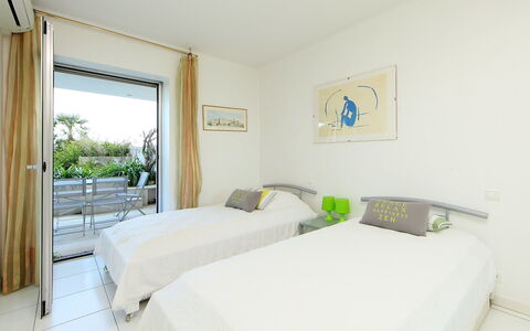 Cannes 615: Bedroom, Room, Property, Furniture, Bed, Bed Sheet, Interior Design, Building, Real Estate, Bedding