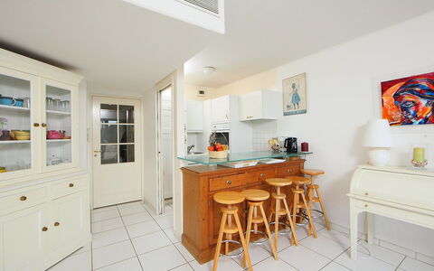 Cannes 615: Property, Room, Furniture, Real Estate, Interior Design, Building, House, Ceiling, Floor, Table