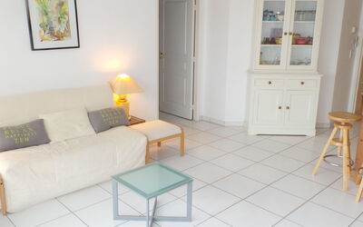 Accommodation:&nbsp;Cannes Bay 615.2
