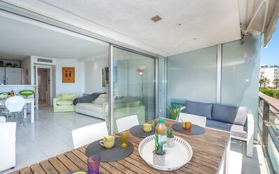 Accommodation:&nbsp;Cannes Bay 615.3
