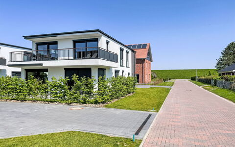 Fedderwardersiel 100: Sky, Plant, Property, Building, Window, Tree, Land Lot, Urban Design, Grass, Neighbourhood