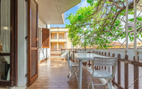 Conero Garden Apartment: Plant, Wood, Chair, Building, Floor, Flooring, Leisure, Hardwood, Tree, Porch