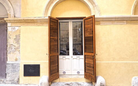 Corte Tiso: Building, Door, Window, Wood, Brickwork, Home Door, House, Brick, Facade