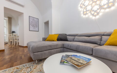 Corte Tiso: Couch, Furniture, Property, Comfort, Living Room, Lighting, Studio Couch, Interior Design, Flooring, Rectangle