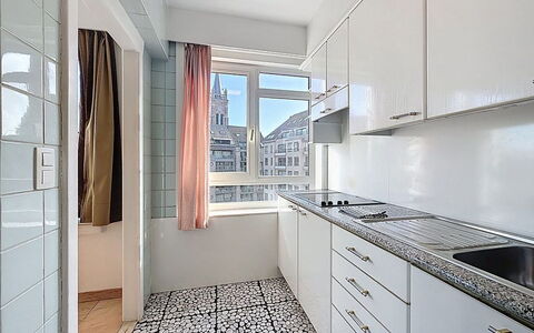 Blankenberge 152: Flooring, Kitchen, Countertop, Interior Design, Floor, Apartment, Major Appliance, Cabinetry, Kitchen Appliance, Plumbing Fixture