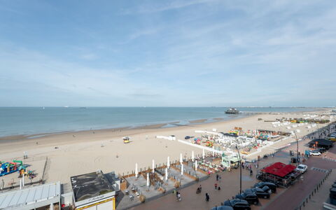 Blankenberge 152: Sky, Cloud, Water, Beach, Body Of Water, Vehicle, Horizon, Car, City